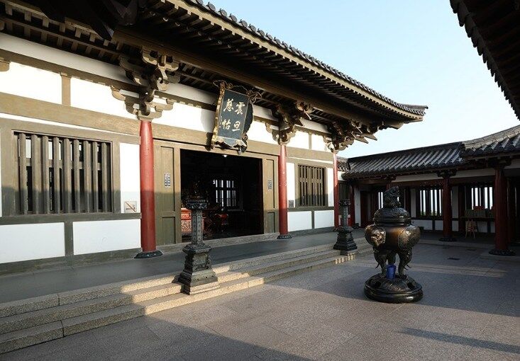 不肯去观音院内景