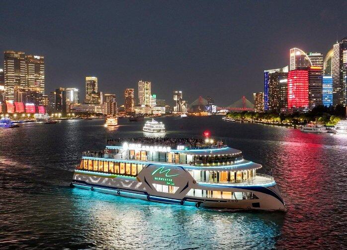 夜游黄浦江