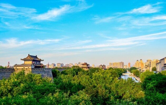 2025西安全年天气与穿衣攻略：最佳旅游季节与搭配建议