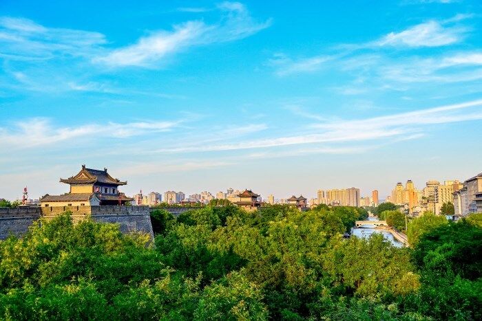 2025西安全年天气与穿衣攻略：最佳旅游季节与搭配建议