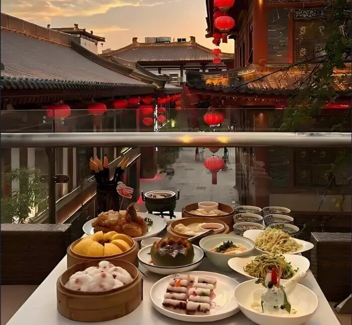 2025西安美食攻略：本地人最爱的10道美味，绝对不能错过！