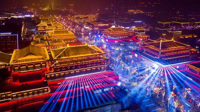 西安-大唐不夜城丨穿越千年光影，感受夜色中的唐代辉煌与繁华