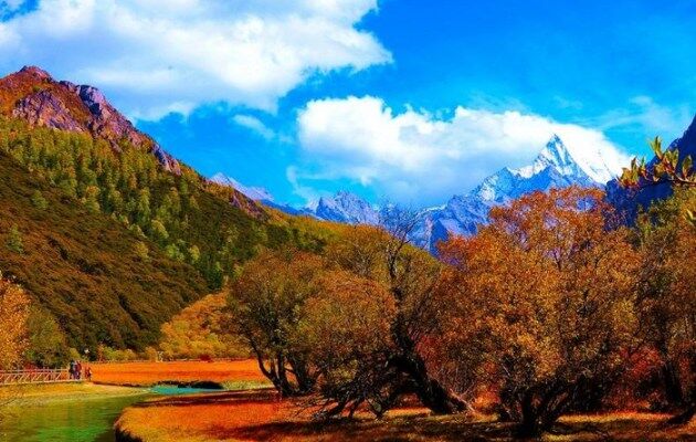 四川-稻城亚丁丨雪山、草甸与湖泊，感受‘’蓝色星球上的最后一片净土‘’
