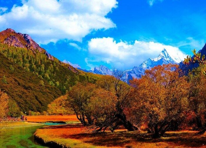 四川-稻城亚丁丨雪山、草甸与湖泊，感受‘’蓝色星球上的最后一片净土‘’