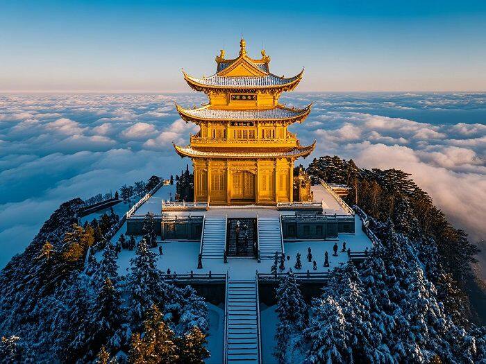 峨眉山金顶