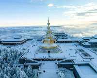 四川-峨眉山丨云雾缭绕的佛教圣地，体验心灵的宁静与超脱