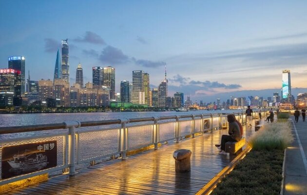 如何避开上海热门景点的拥挤人流？