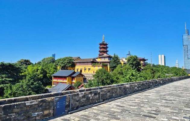 南京的栖霞山有哪些景点？