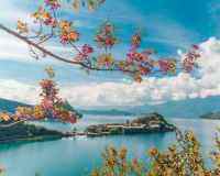 云南-泸沽湖丨与湖水相拥，体验泸沽湖的自然美景与独特风情