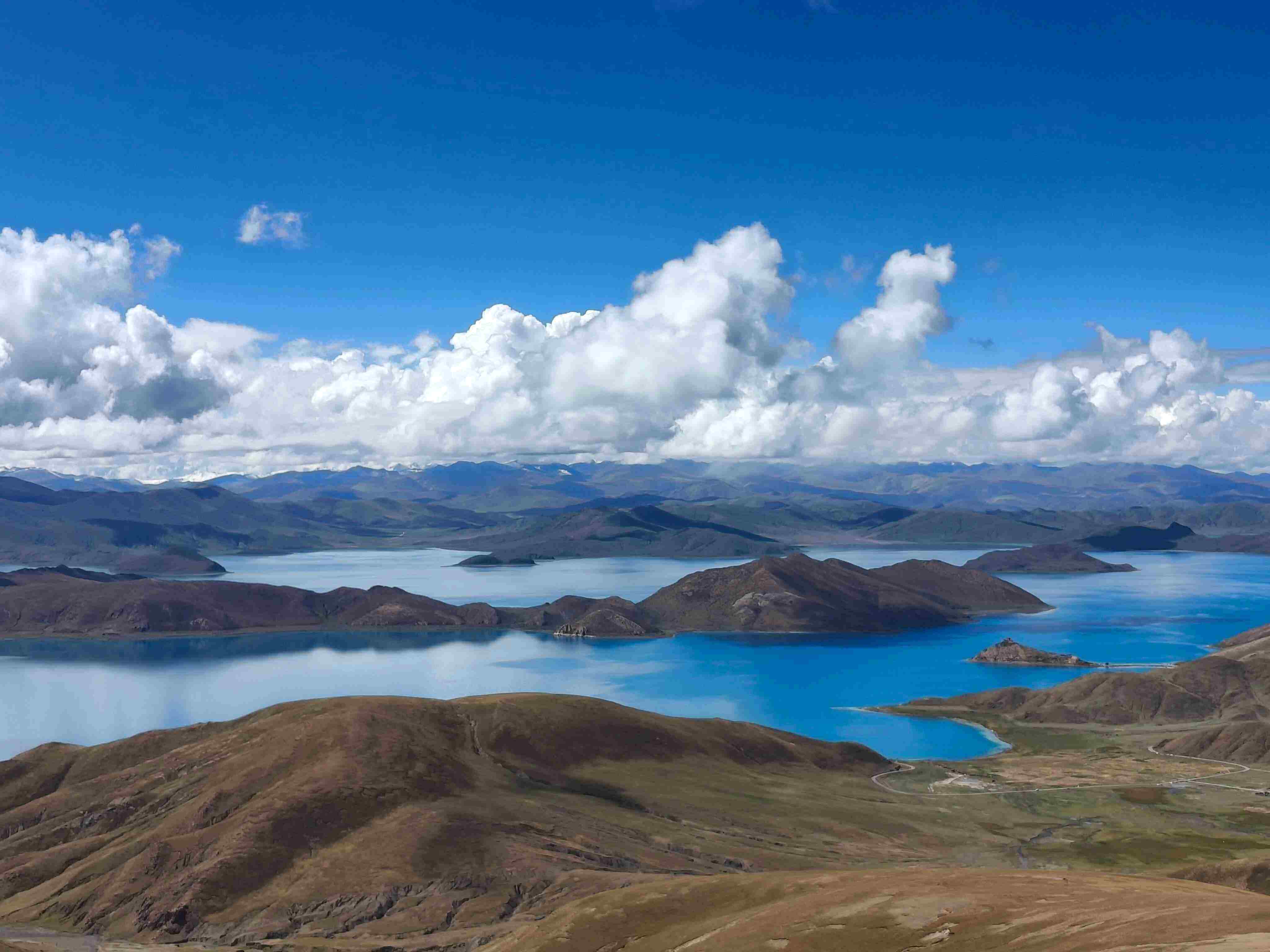 羊卓雍措-湖水鸟瞰图
