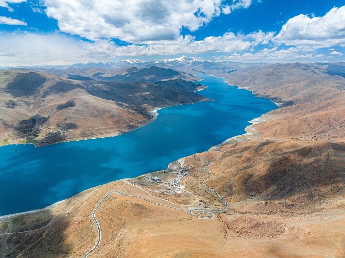 羊卓雍措-湖水鸟瞰图