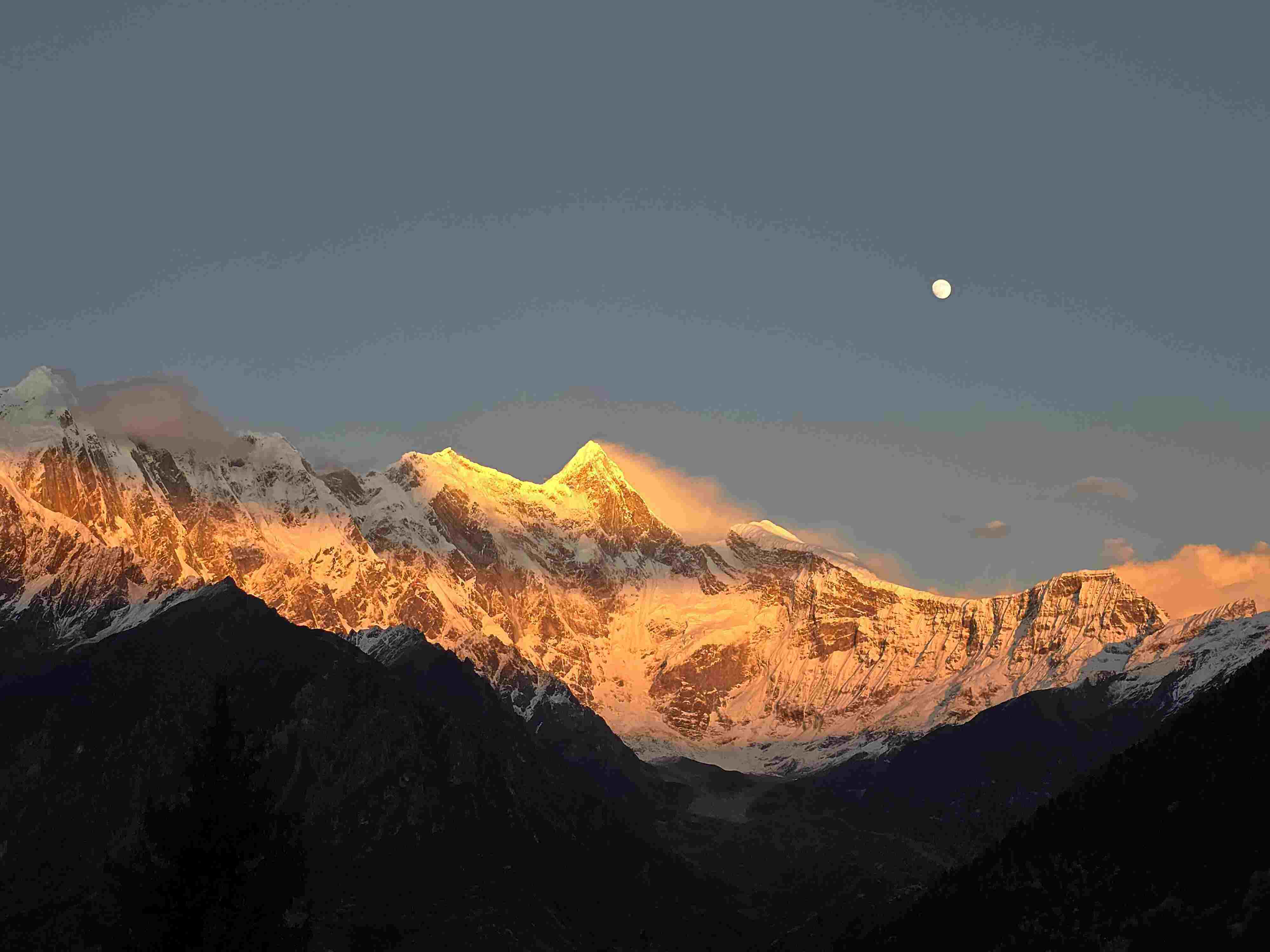 南迦巴瓦峰-日照金山