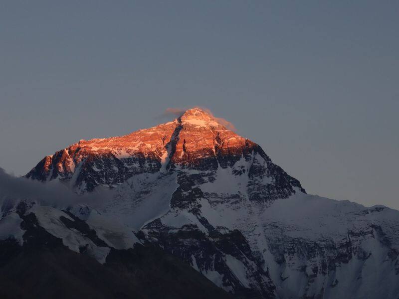 西藏旅游景点-珠峰大本营:日照金山•星空•高原挑战攻略