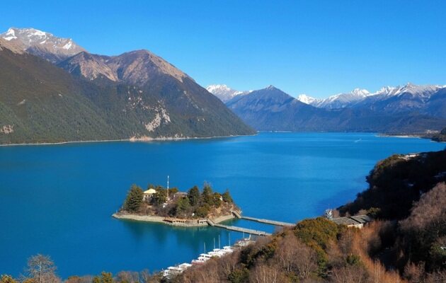 西藏旅游景点-巴松措•鲁朗林海•雪山•湖岛•冰川轻徒步