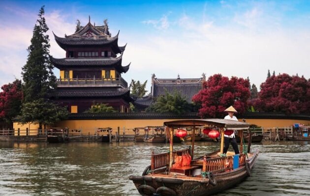 2025上海全年天气与穿衣指南「最佳旅游季节与搭配建议」