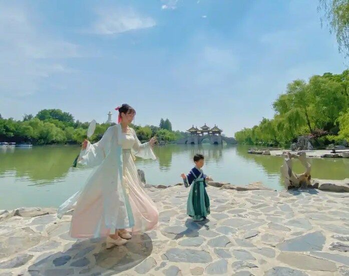 扬州汉服主题游丨穿上汉服，游走在扬州的诗意时光